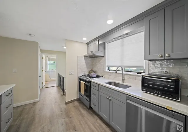 3rd image of 2 Cottage Cir, Somerville, MA 02144