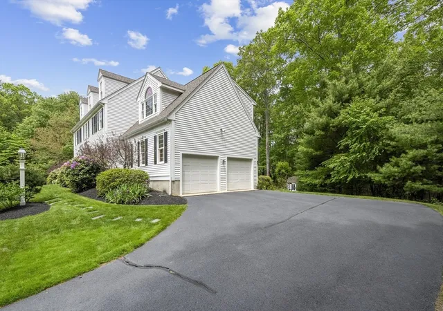 3rd image of 53 Arnold Way, Uxbridge, MA 01569 | MLS# 73521049