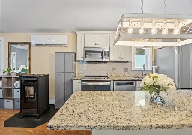5th image of 4 Cole St, Kingston, MA 02364 | MLS# 73545625