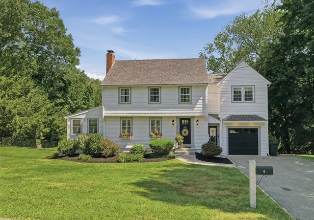 1st image of 9 Tapley Rd, Lynnfield, MA 01940 | MLS# 73559346