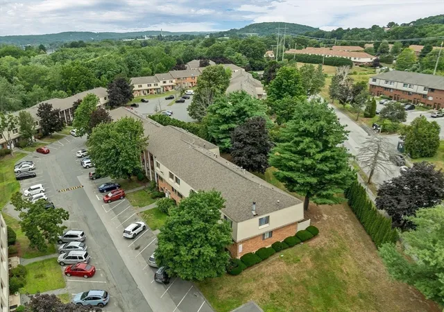 2nd image of 204 Farrwood Dr, Haverhill, MA 01835