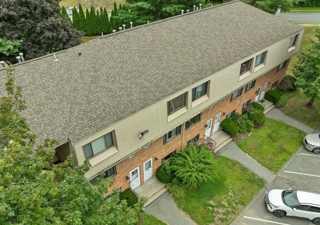 3rd image of 204 Farrwood Dr, Haverhill, MA 01835
