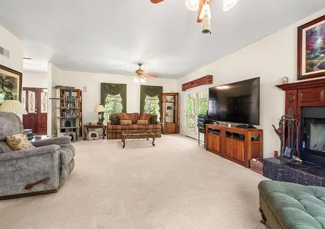 5th image of 31 Swing Dr, Berkley, MA 02779 | MLS# 73497033