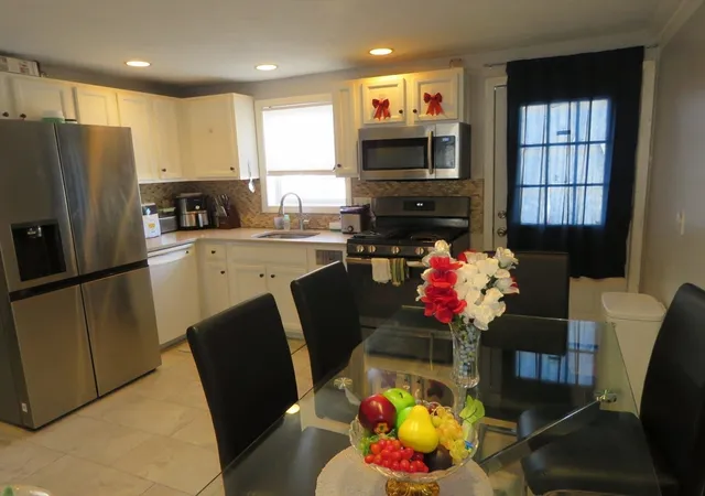 5th image of 446 Westford St, Lowell, MA 01851