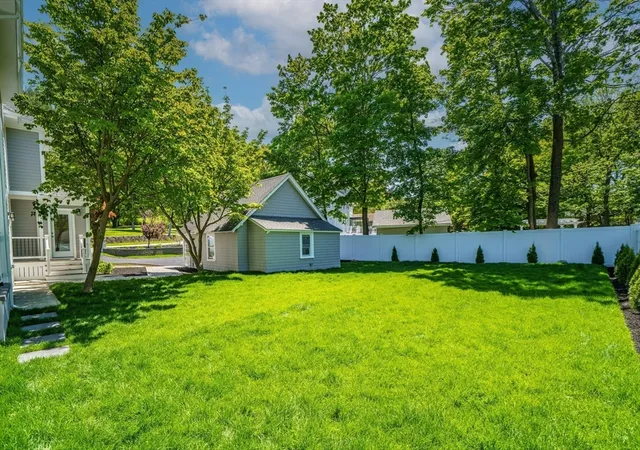37th image of 37 Oakland St, Wellesley Hills, MA 02481 | MLS# 73526041