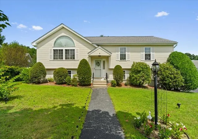 Photo 2 of Sale Pending at 6 Moreland Green Dr, Worcester, MA 01609 | MLS# 73563427 | Listing updated on 2026-09-04