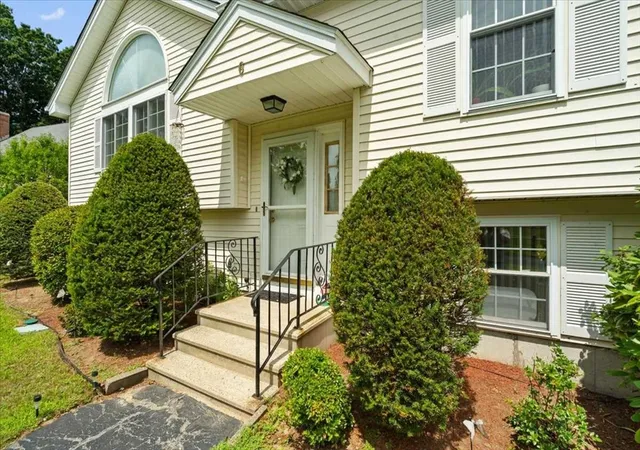 Photo 3 of Sale Pending at 6 Moreland Green Dr, Worcester, MA 01609 | MLS# 73563427 | Listing updated on 2026-09-04