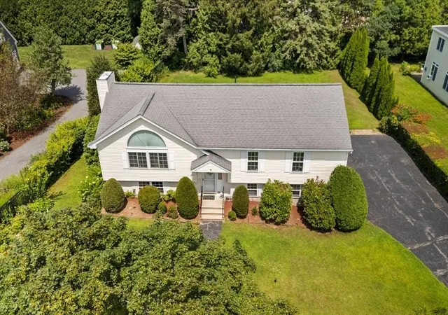 Photo 4 of Sale Pending at 6 Moreland Green Dr, Worcester, MA 01609 | MLS# 73563427 | Listing updated on 2026-09-04