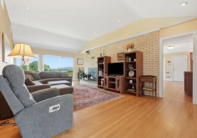 5th image of 54 Sawmill Plain Rd, South Deerfield, MA 01373 | MLS# 73547522