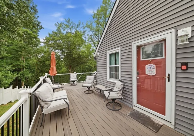 4th image of 1582 Varnum Ave, Lowell, MA 01854 | MLS# 73550802