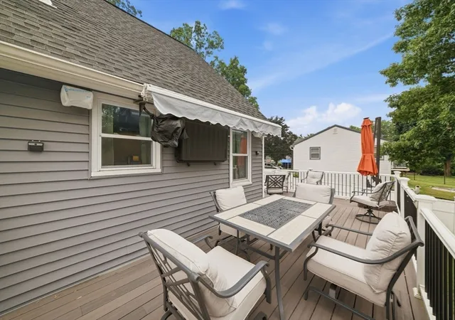 5th image of 1582 Varnum Ave, Lowell, MA 01854 | MLS# 73550802