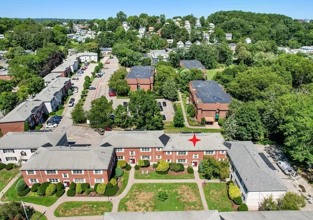 3rd image of 173 Lake Shore Rd #3, Brighton, MA 02135 | MLS# 73561994