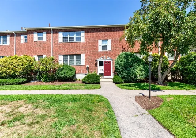 4th image of 173 Lake Shore Rd #3, Brighton, MA 02135 | MLS# 73561994