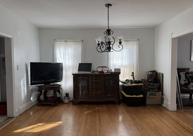 5th image of 35 Farmland Rd, Lowell, MA 01850 | MLS# 73555895