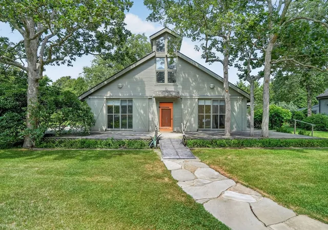 Photo 3 of Single family home for sale at 99 Oak Ln, Vineyard Haven, MA 02568 | MLS# 73564420 | Listing updated on 2026-10-07