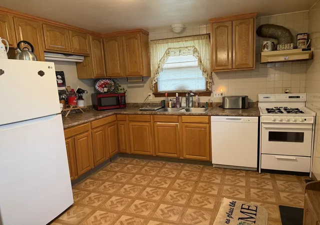 5th image of 35 Townsend Terrace, Framingham, MA 01701 | MLS# 73566343