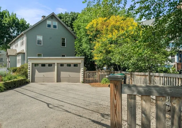 2nd image of 10 Creeley Rd, Belmont, MA 02478