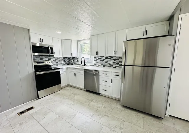 3rd image of 70 Shumway St #B20, Springfield, MA 01119 | MLS# 73555746