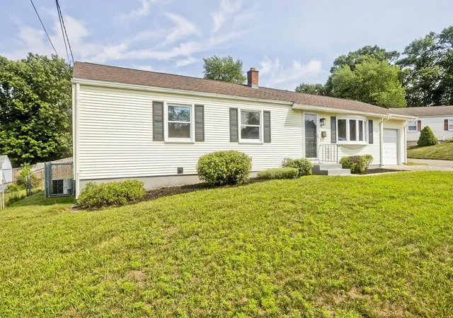 2nd image of 11 Mountainview St, Chicopee, MA 01020 | MLS# 73550506