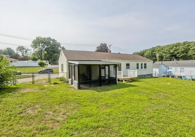 4th image of 11 Mountainview St, Chicopee, MA 01020 | MLS# 73550506
