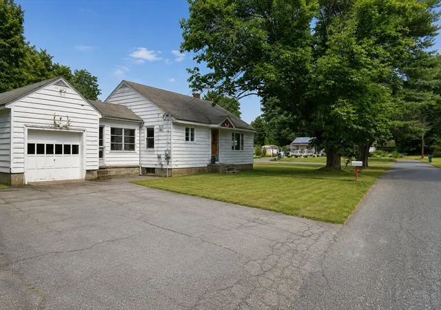 3rd image of 10 Rice Street, Uxbridge, MA 01569 | MLS# 73558462