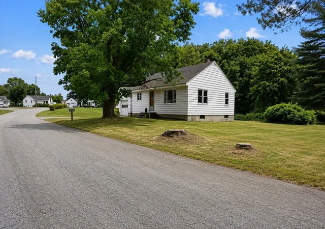 4th image of 10 Rice Street, Uxbridge, MA 01569 | MLS# 73558462