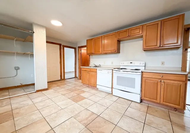 Listing Photo 4 - Condo for sale in building located at 127 Austin St, Worcester, MA 01609
