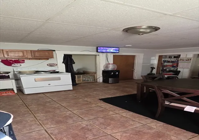 4th image of 274 Pleasant St, Lowell, MA 01440