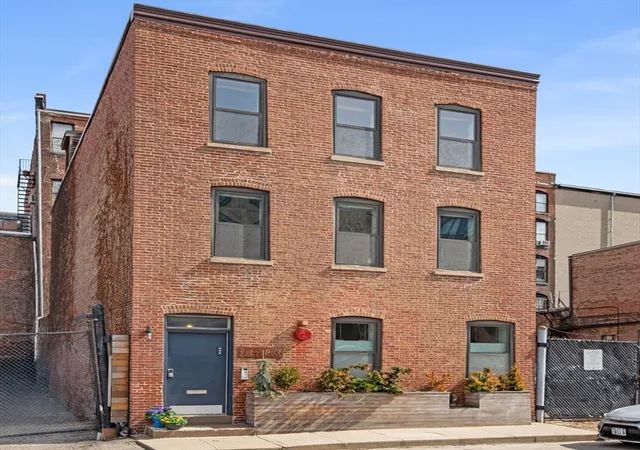 2nd image of 34 Plympton St, Boston, MA 02118