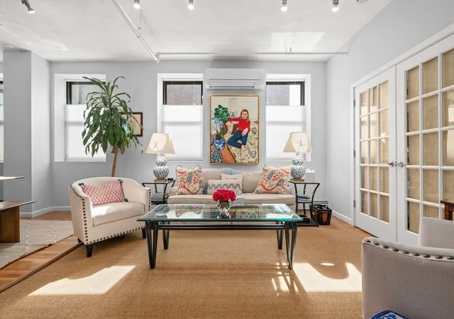 3rd image of 34 Plympton St, Boston, MA 02118
