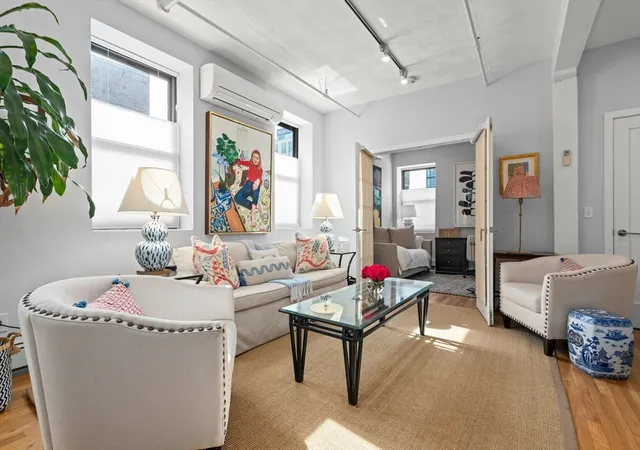 4th image of 34 Plympton St, Boston, MA 02118