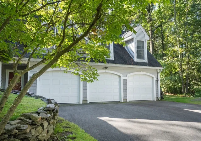 Photo 3 of Sale Pending at 117 Castle Hl Rd, Windham, NH 03087 | MLS# 73553289 | Listing updated on 2026-09-03