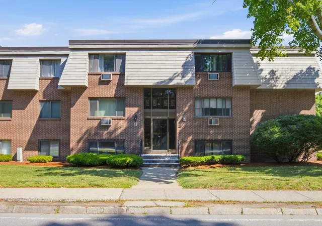 Homes for sale in Burlington, MA | 13 Hallmark Garden #1, Burlington, MA 01803 | MLS# 73541790