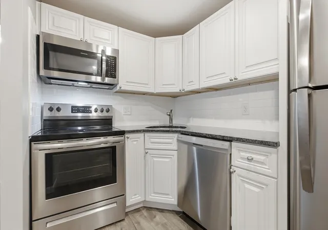 Homes for sale in Burlington, MA | 13 Hallmark Garden #1, Burlington, MA 01803 | MLS# 73541790
