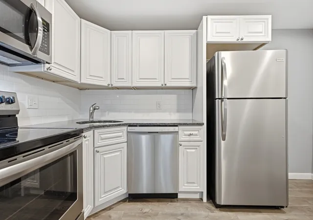 Homes for sale in Burlington, MA | 13 Hallmark Gdn, Burlington, MA 01803