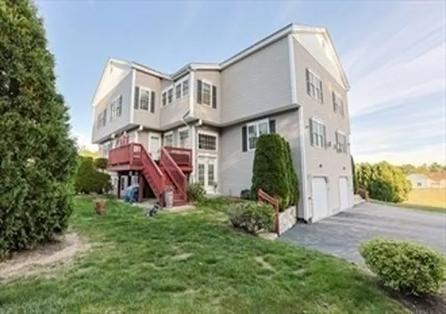 Homes for sale in Hopkinton, MA | 8 Patriot Blvd, Hopkinton, MA 01748 | Houzeo