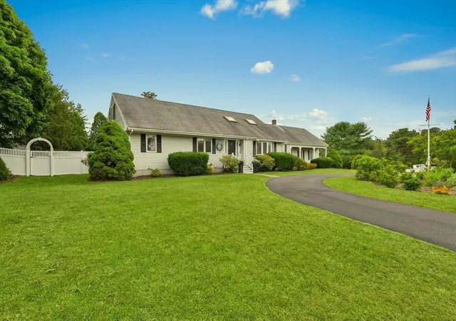 Photo 2 of Single family home for sale at 7 Oxford Dr, Cotuit, MA 02635 | MLS# 73544438 | Listing updated on 2026-10-12