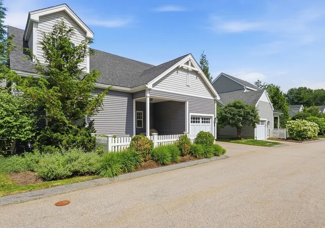 3rd image of 8 Lantern Way #8, Ashland, MA 01721 | MLS# 73556335