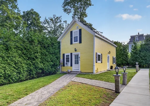Listing Photo 4 - Condo for sale in building located at 153 Belmont St, Fall River, MA 02720