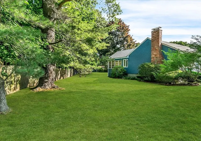3rd image of 7 Kennedy Cir, Wakefield, MA 01880 | MLS# 73549855