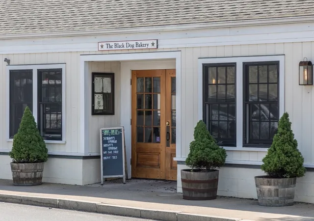 2nd image of 124 Skiff Ave, Vineyard Haven, MA 02568