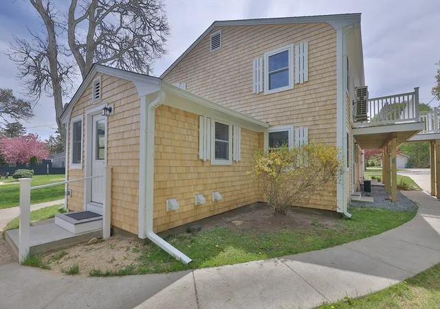 4th image of 124 Skiff Ave, Vineyard Haven, MA 02568