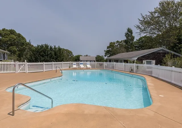 5th image of 124 Skiff Ave, Vineyard Haven, MA 02568