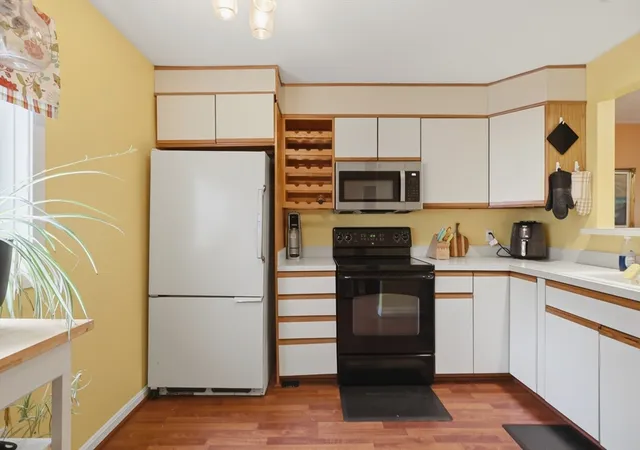 3rd image of 330 Sunderland Rd #7, Worcester, MA 01604 | MLS# 73542291