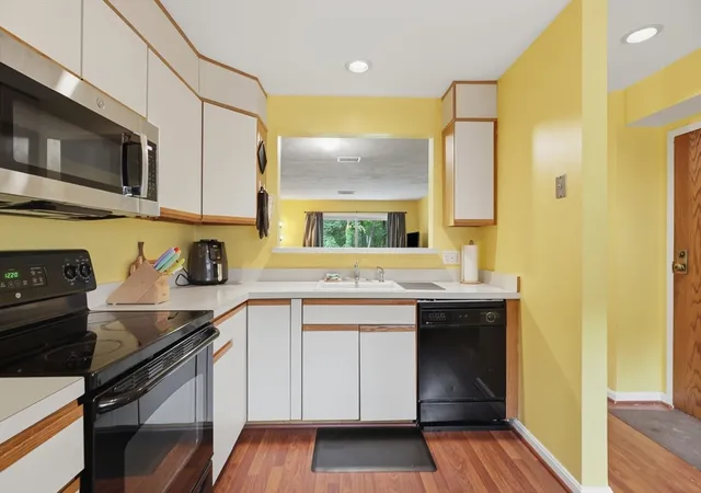 4th image of 330 Sunderland Rd #7, Worcester, MA 01604 | MLS# 73542291