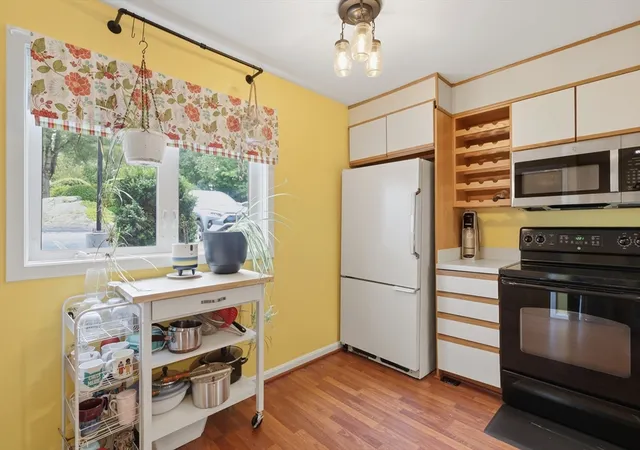 5th image of 330 Sunderland Rd #7, Worcester, MA 01604 | MLS# 73542291