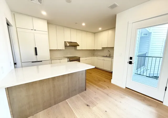 1st image of 10 Elm Street #10, Newton, MA 02465 | MLS# 73502815