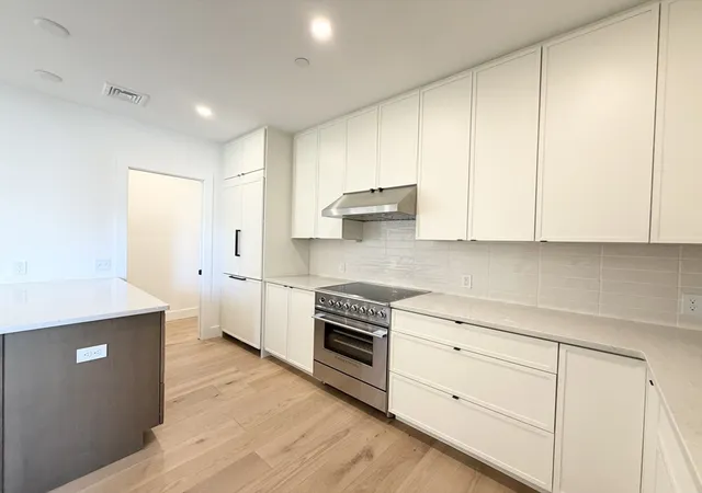 2nd image of 10 Elm Street #10, Newton, MA 02465 | MLS# 73502815