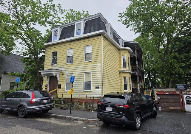 3rd image of 4 Home St, Worcester, MA 01609 | MLS# 73524896