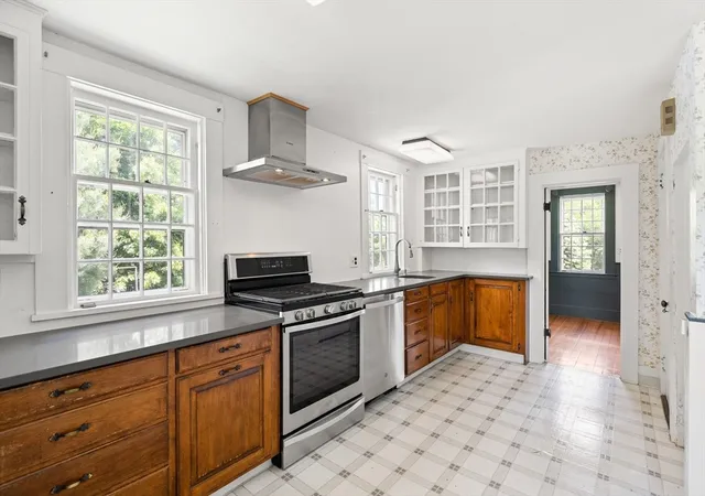 5th image of 476 Cherry St, Bridgewater, MA 02324 | MLS# 73528234